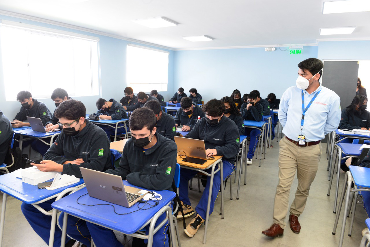 Liceo Bicentenario Minero Juan Pablo II de Alto Hospicio obtiene el primer lugar entre los establecimientos municipales de Tarapacá en PAES 2023