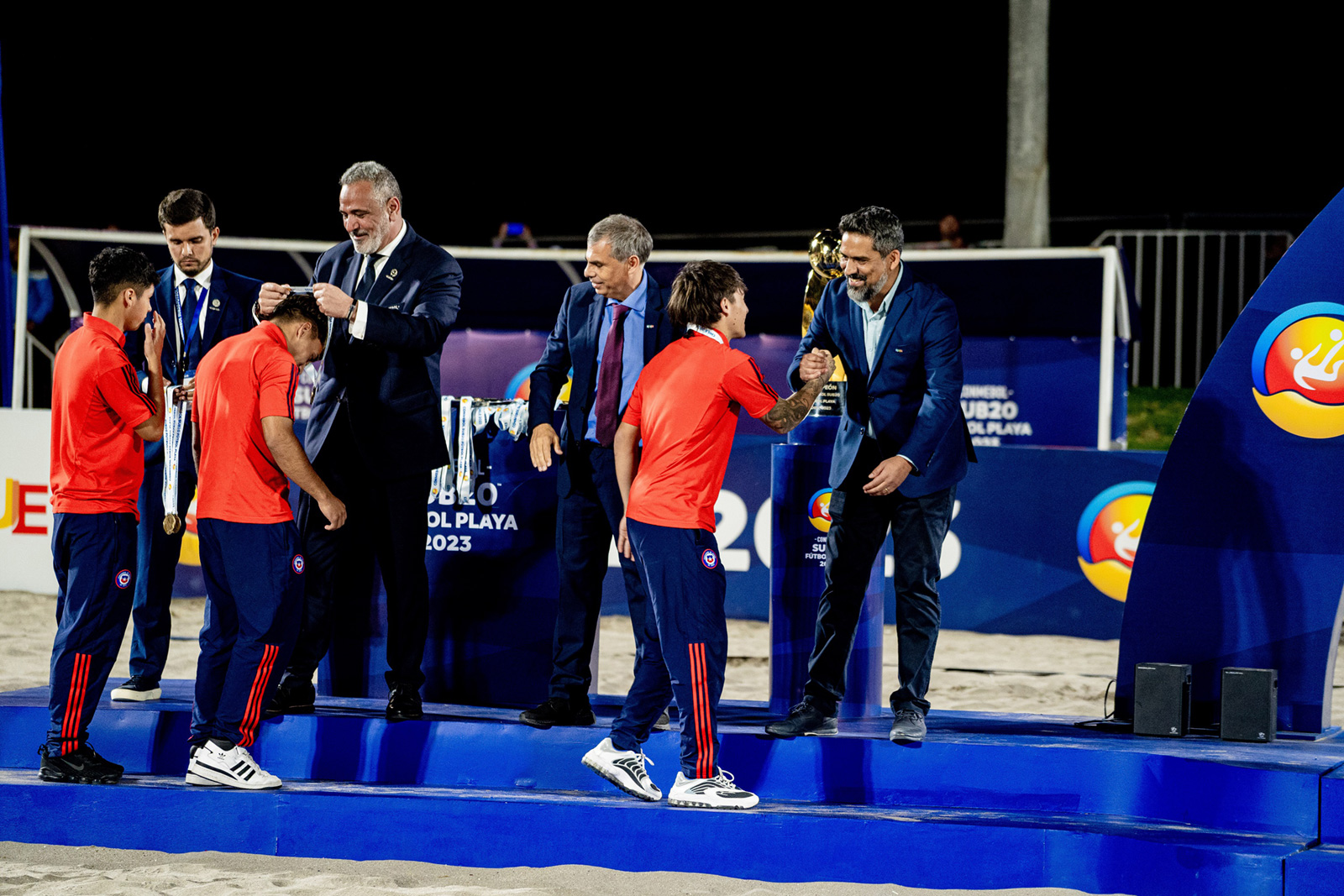 Collahuasi - Mucho más que Cobre  Chile Sub20 sube al podio por primera  vez en el Sudamericano de Fútbol Playa en Iquique