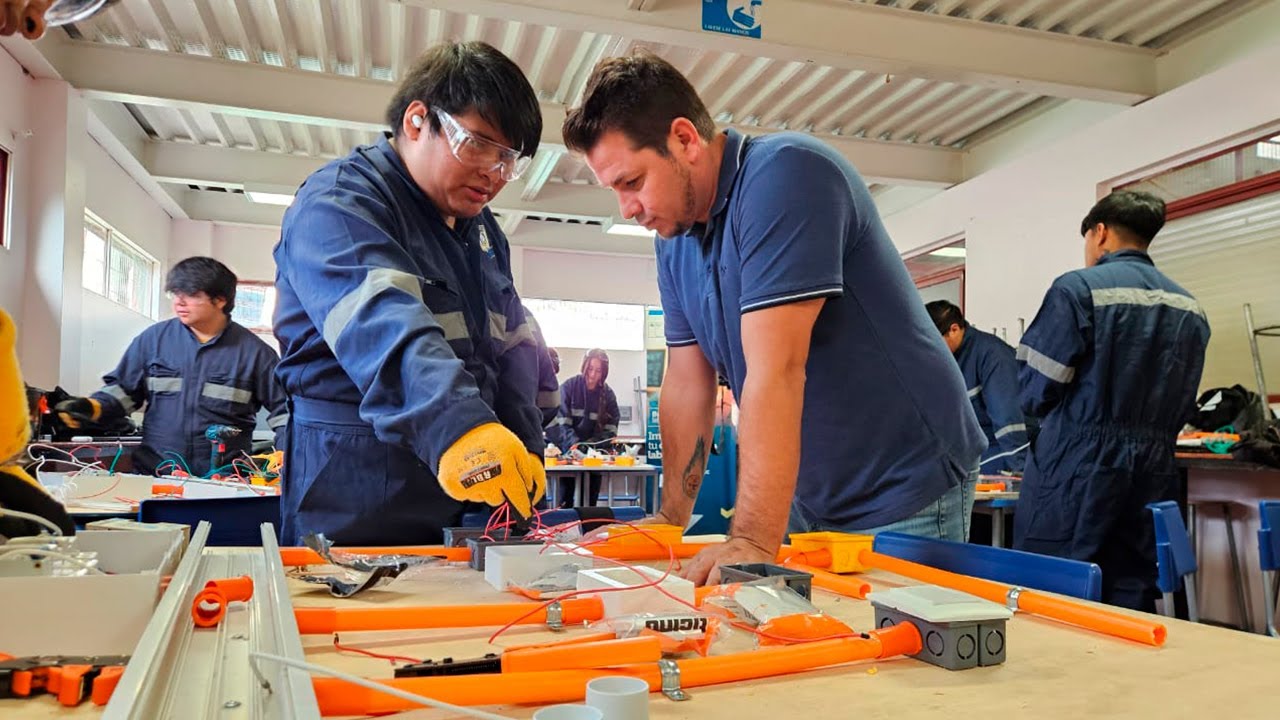 Construcción y electricidad, capacitaciones que mejoran vidas en Tarapacá