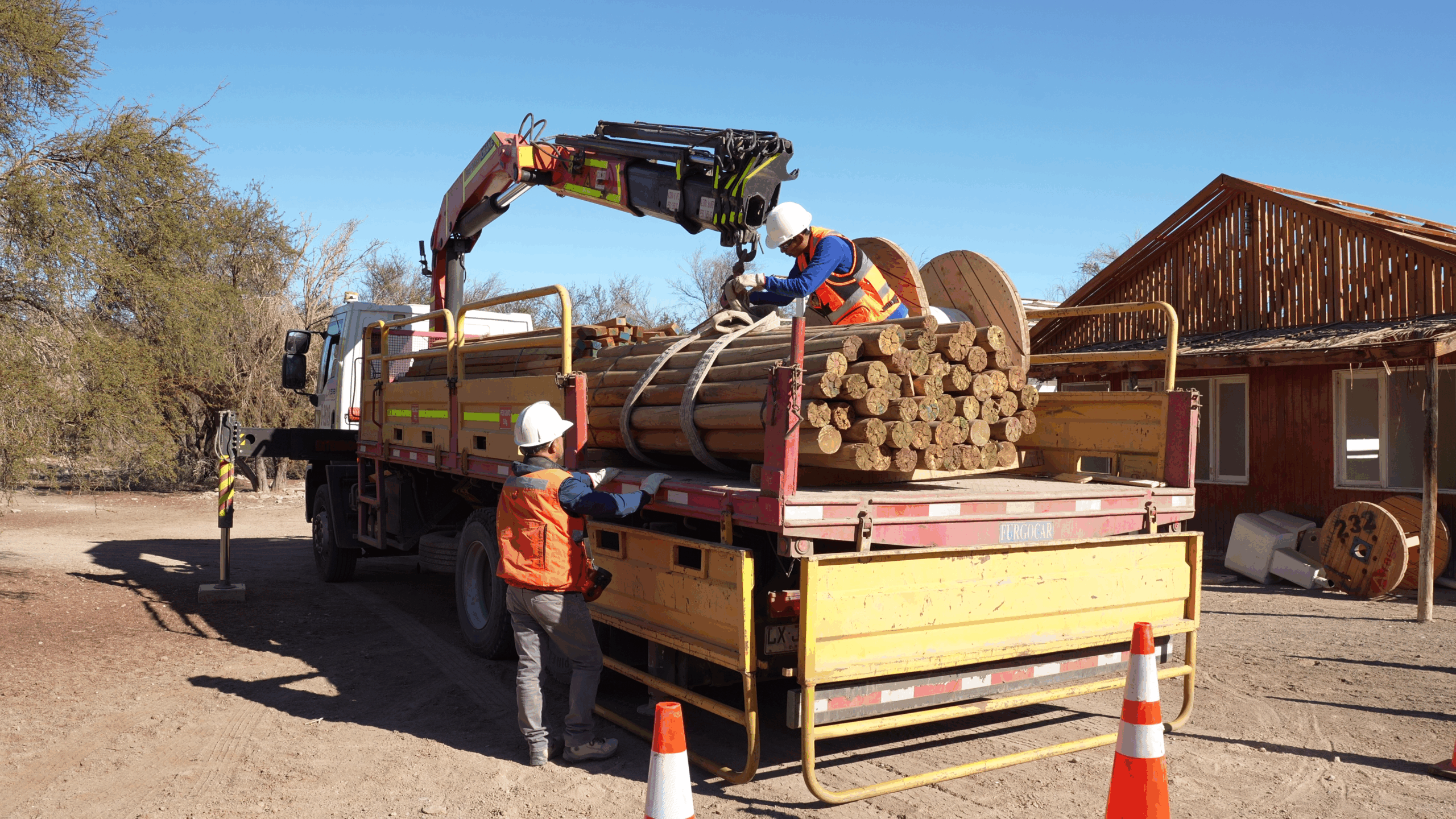 Collahuasi impulsa economía circular en Tarapacá con donación de madera del Proyecto C20+